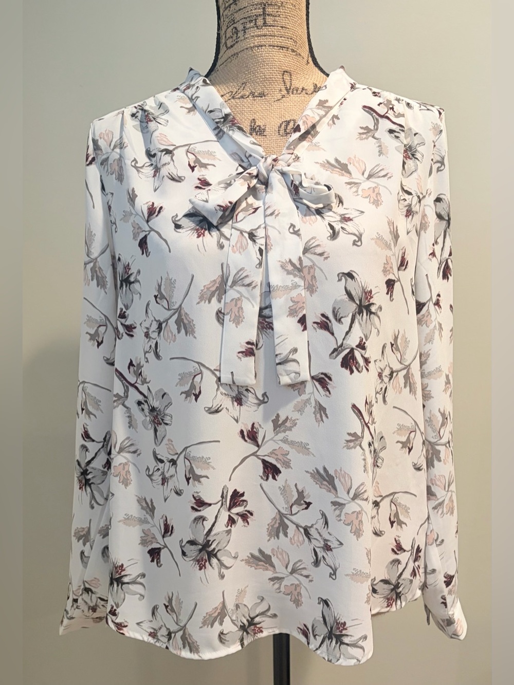 Carolina Belle Montreal White Floral Bow Tie Neck Blouse Medium - Size Medium